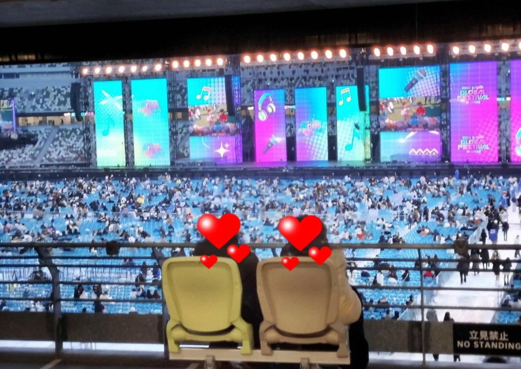 MUSIC BANK GLOBAL FESTIVALの巨大なメインステージ全景とアリーナ席の様子