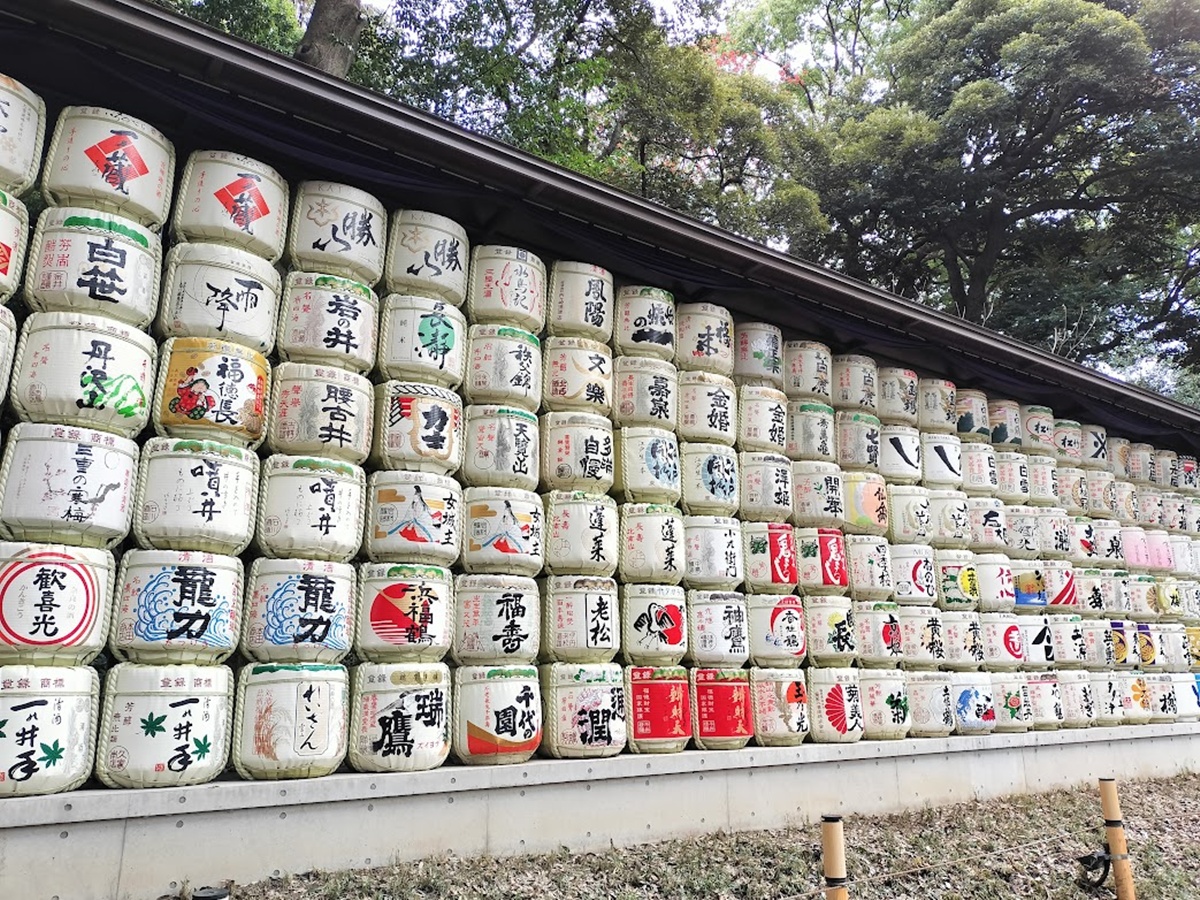 明治神宮に奉納された日本酒の樽の展示