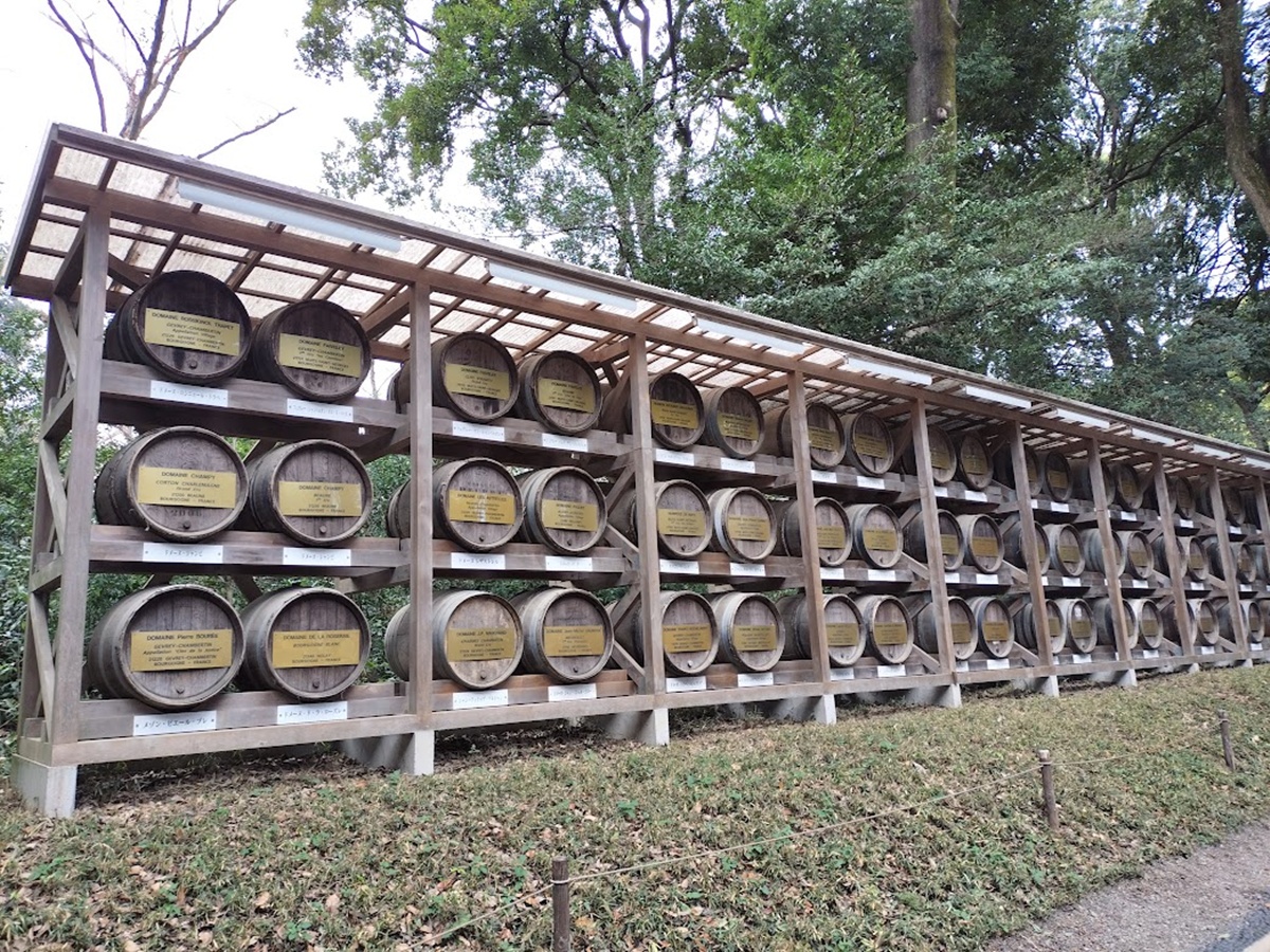 明治神宮に奉納されたワイン樽の展示