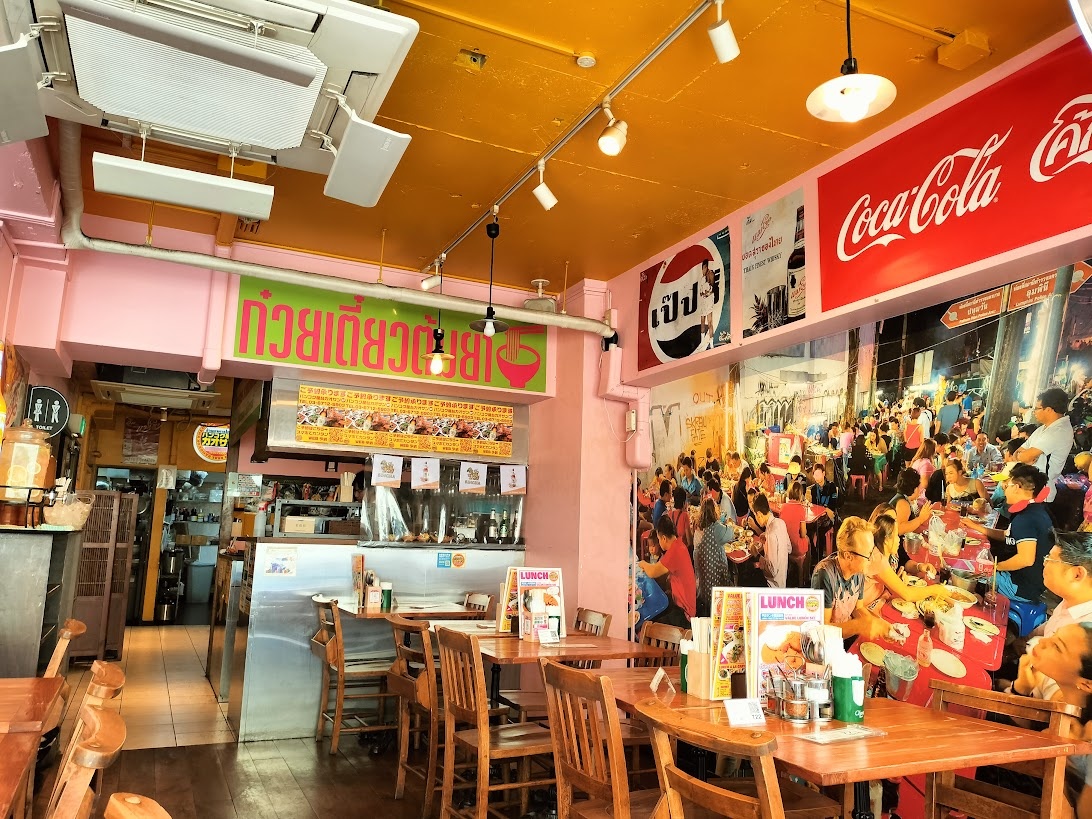 渋谷　バンコク屋台　カオサン食堂　店内の様子