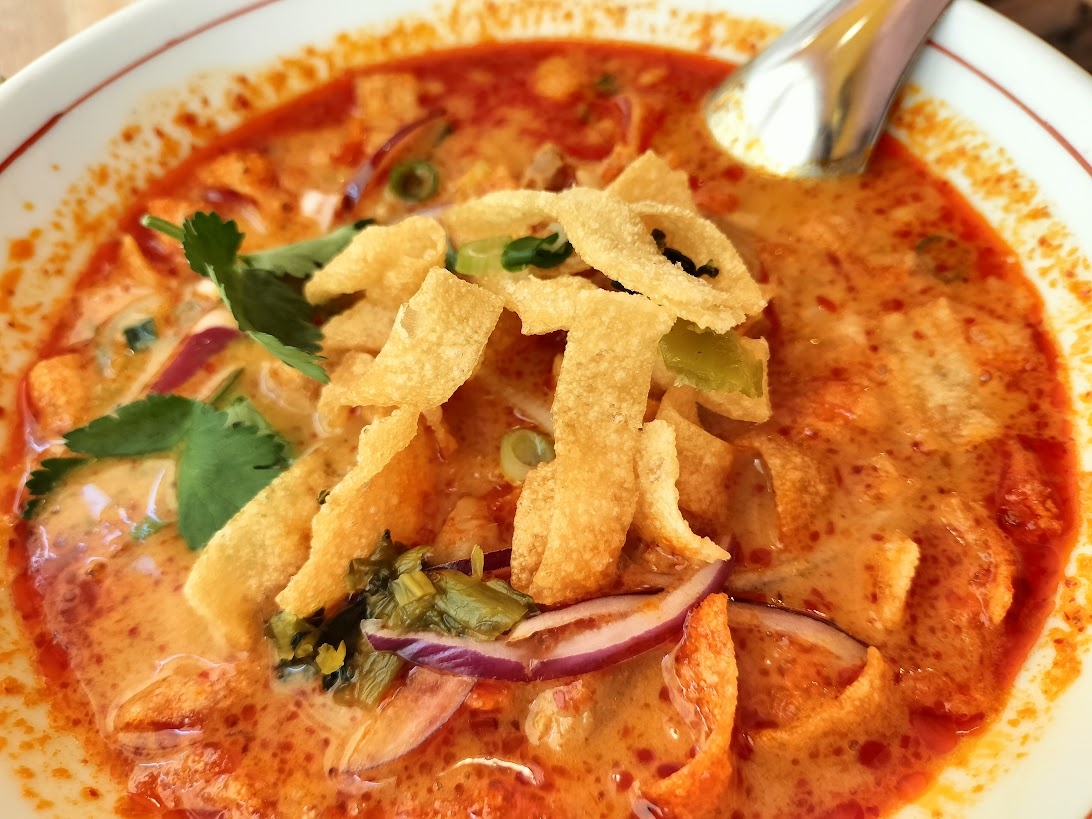 渋谷　タイ料理　カオサン食堂のランチ　カオソーイ　