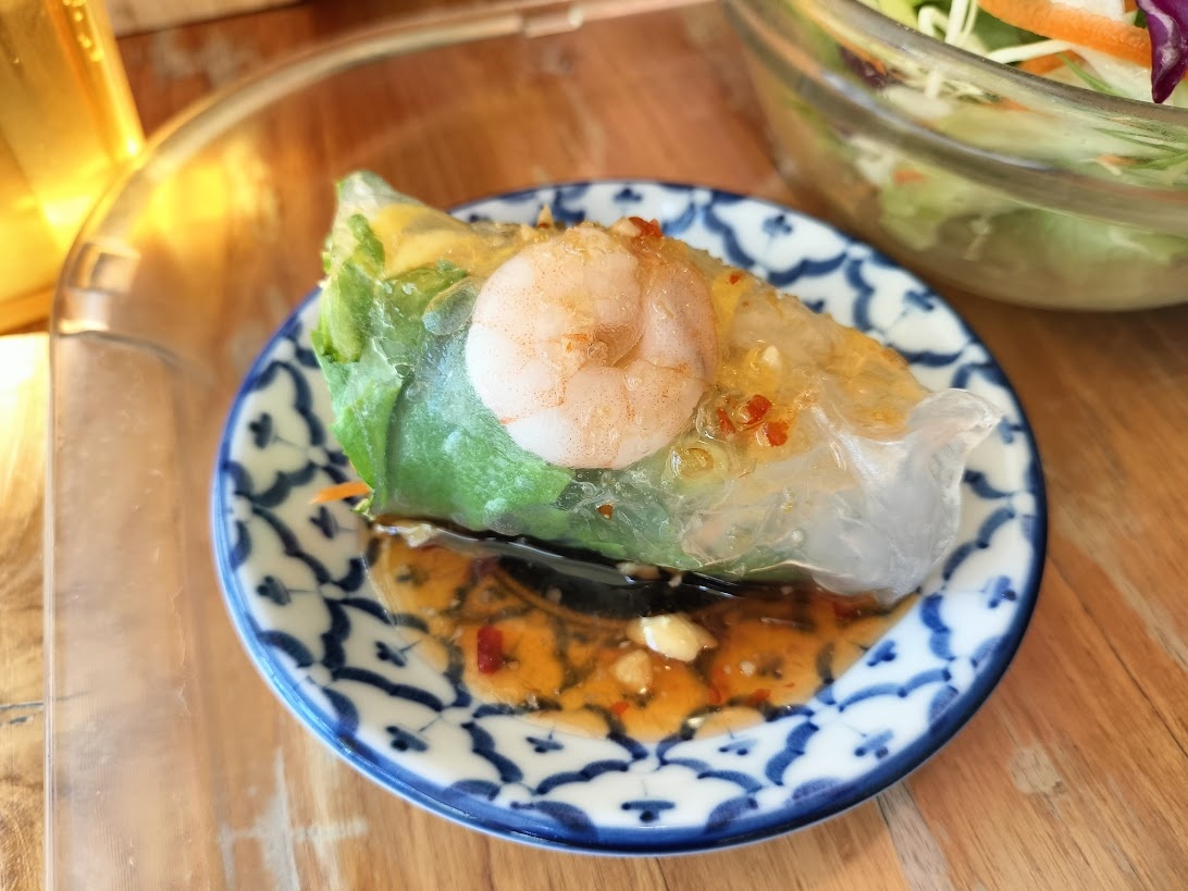 カオサン食堂の羅んちメニュー　セットについてくる春巻き